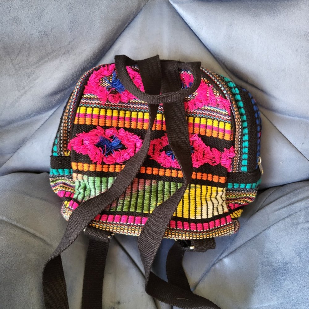 Hand woven mini backpack - Picture 2 of 3